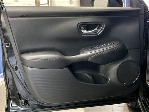 Used 2023 Honda HR-V LX image 9