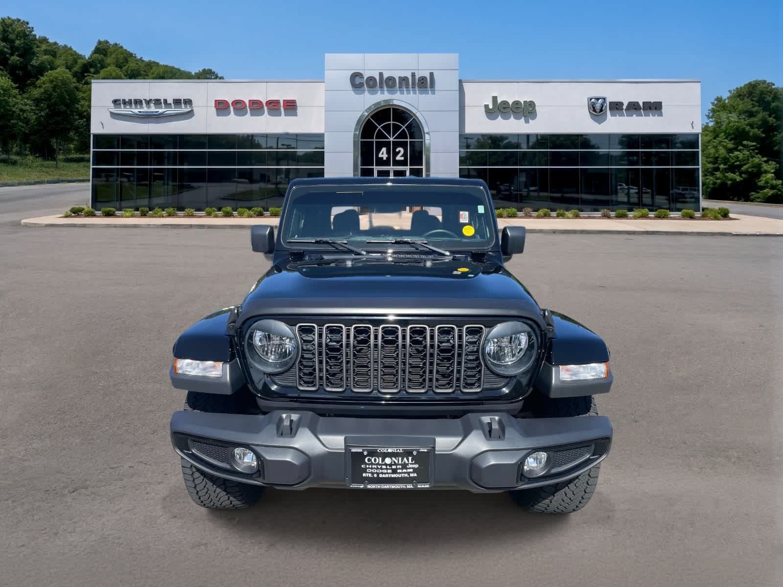 Used 2025 Jeep Gladiator Sport AWD/4WD image 8