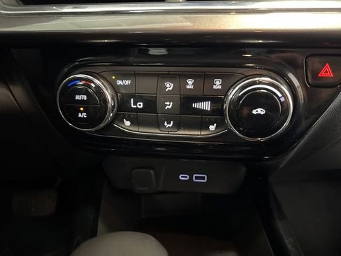 Used 2025 Chevrolet Trax ACTIV FWD image 24