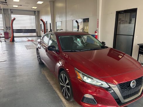 Used 2022 Nissan Altima 2.5 SR AWD/4WD image 1