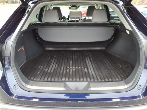 Used 2023 Toyota Venza Limited image 11