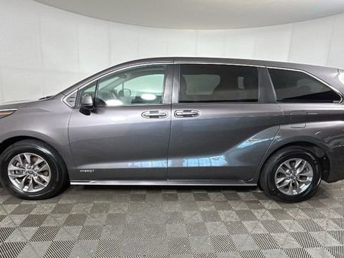 Used 2021 Toyota Sienna LE FWD image 6
