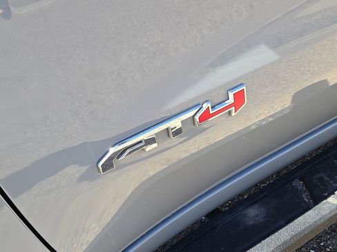 Used 2024 GMC Sierra 1500 AT4 w/ Technology Package AWD/4WD image 12