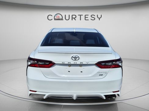 Used 2023 Toyota Camry SE w/ Convenience Package FWD image 4