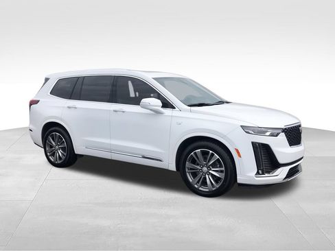 Used 2021 Cadillac XT6 Premium Luxury FWD image 2