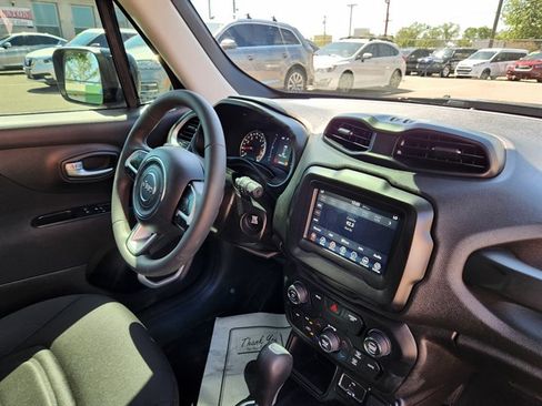 Used 2018 Jeep Renegade Latitude FWD image 5