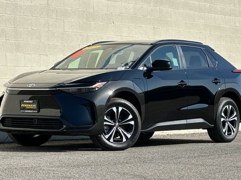 Used 2025 Toyota bZ4X AWD image 8