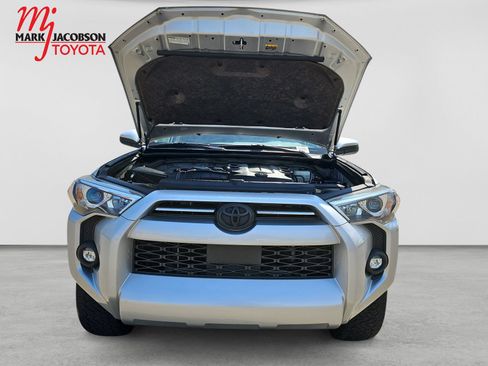 Used 2022 Toyota 4Runner SR5 AWD/4WD image 37