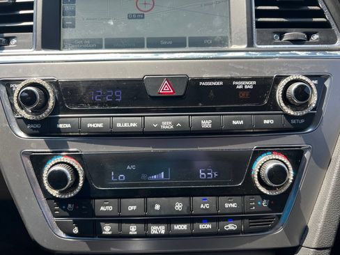Used 2016 Hyundai Sonata Limited w/ Option Group 02 FWD image 17