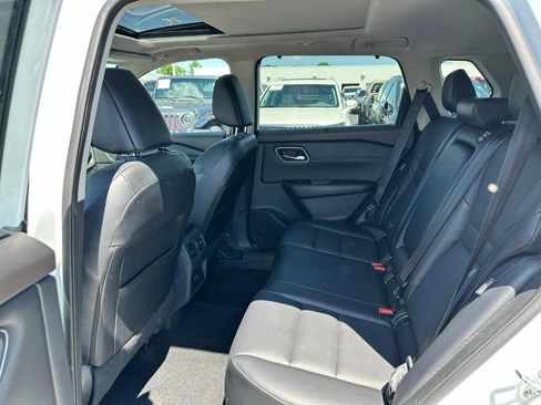 Used 2021 Nissan Rogue SV w/ Premium Package FWD image 11