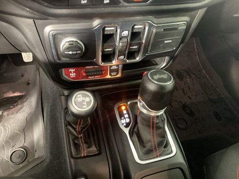 Used 2022 Jeep Wrangler Unlimited Rubicon w/ Xtreme Recon 35" Tire Package image 25