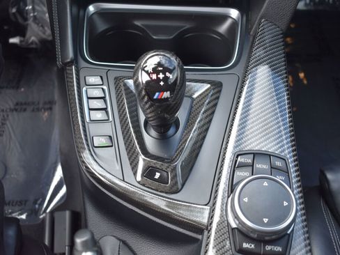 Used 2015 BMW M4 Convertible image 23