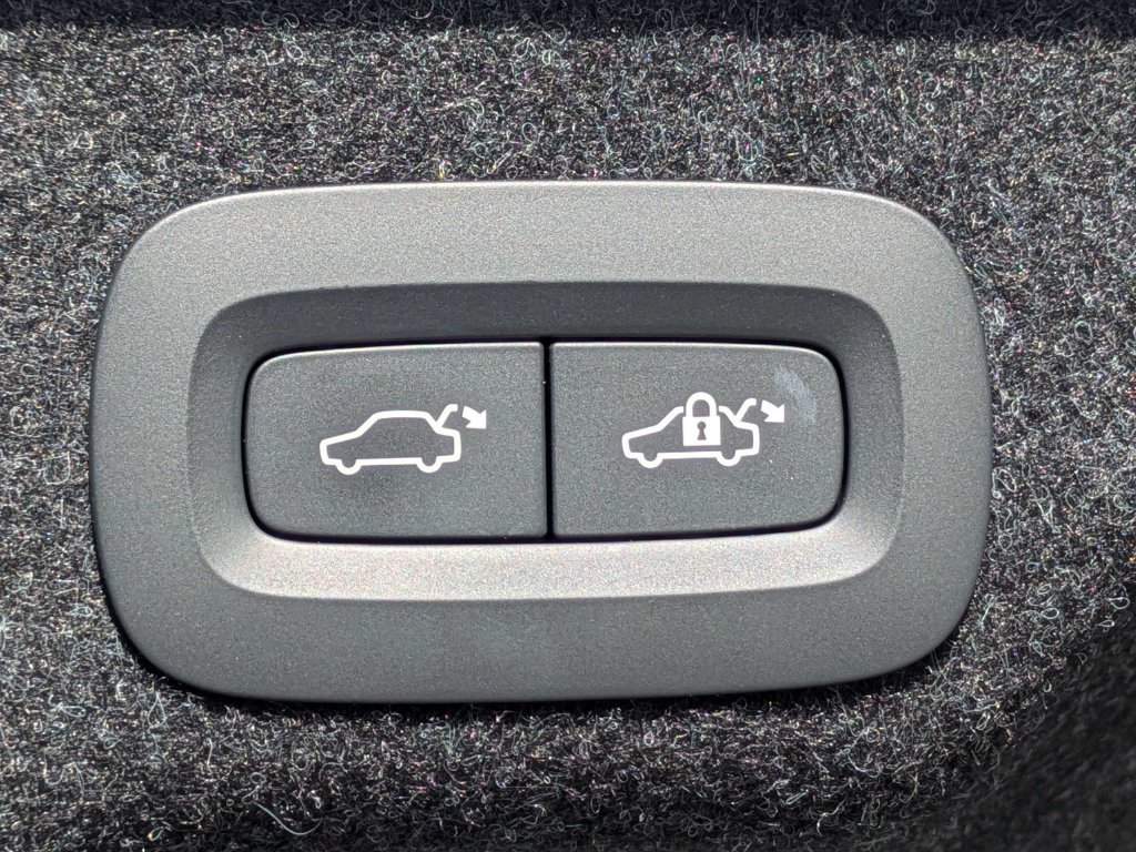 New 2024 Volvo S90 T8 Ultimate w/ Lounge Package AWD/4WD image 13