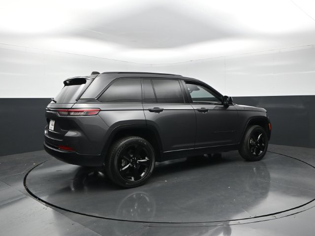 Used 2023 Jeep Grand Cherokee Altitude AWD/4WD image 7