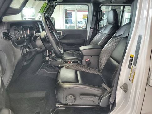 Used 2022 Jeep Wrangler Unlimited Sahara AWD/4WD image 12