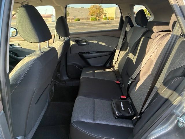 Certified 2022 Nissan Rogue SV FWD image 17