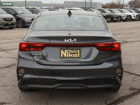 Used 2022 Kia Forte LXS w/ LXS Technology Package image 5