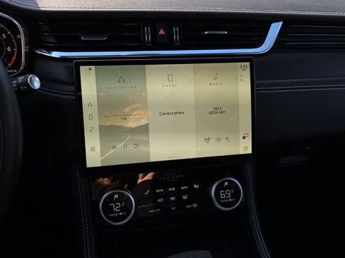 Used 2024 Jaguar F-PACE R-Dynamic S image 25