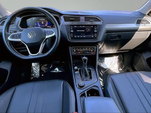 Used 2023 Volkswagen Tiguan SE w/ Panoramic Sunroof Package AWD/4WD image 19