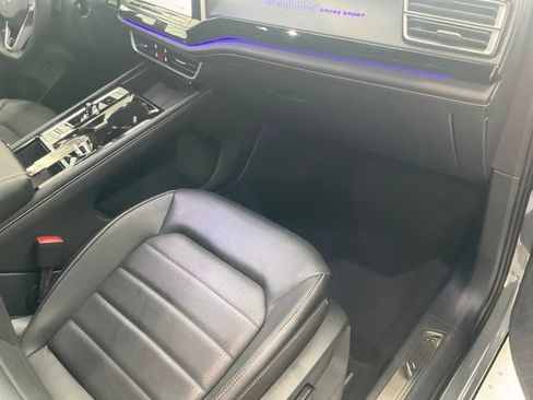 Used 2024 Volkswagen Atlas Cross Sport SEL R-Line AWD/4WD image 25