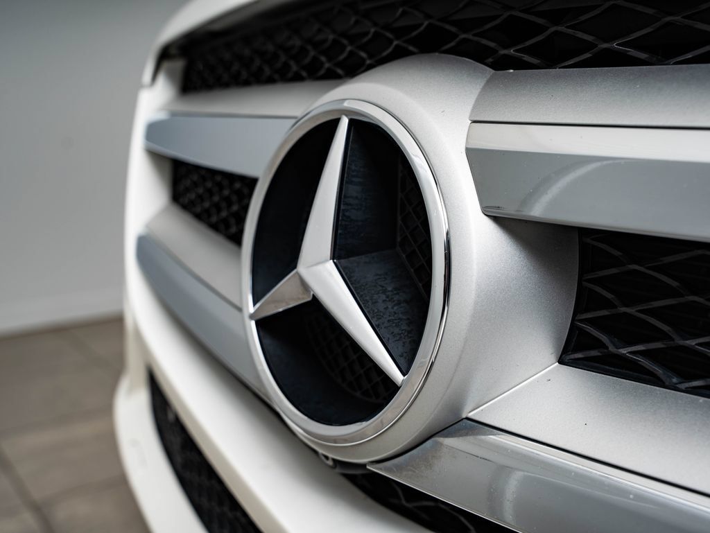 Used 2016 Mercedes-Benz GL 450 4MATIC image 3