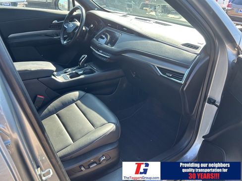 Used 2023 Cadillac XT4 Premium Luxury w/ Enhanced Visibility Package image 9