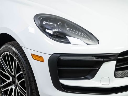 New 2026 Porsche Macan Turbo AWD/4WD image 37