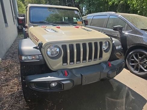 Used 2022 Jeep Wrangler Unlimited Rubicon w/ Cold Weather Group AWD/4WD image 3