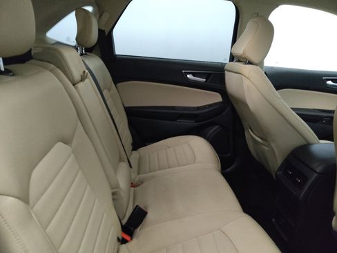 Used 2020 Ford Edge SE FWD image 19