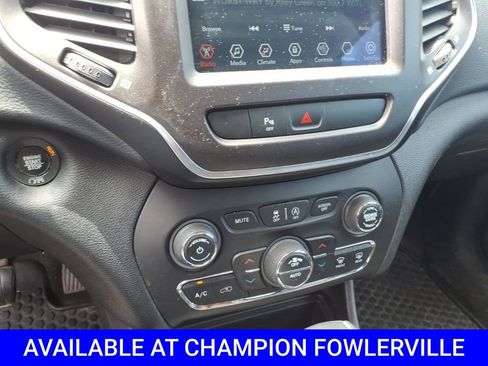 Used 2020 Jeep Cherokee Trailhawk w/ Cold Weather Group AWD/4WD image 23