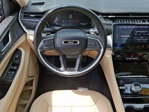 Used 2021 Jeep Grand Cherokee L Limited AWD/4WD image 2