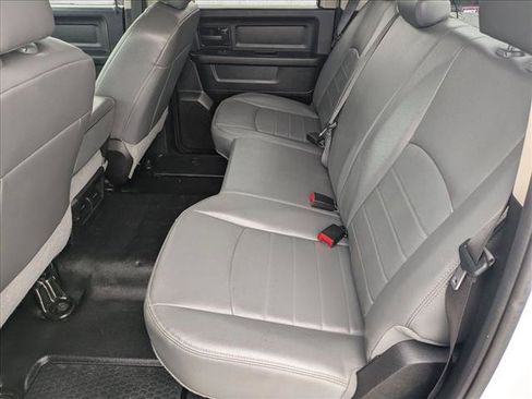 Used 2019 RAM 1500 Tradesman w/ Chrome Appearance Group RWD image 17