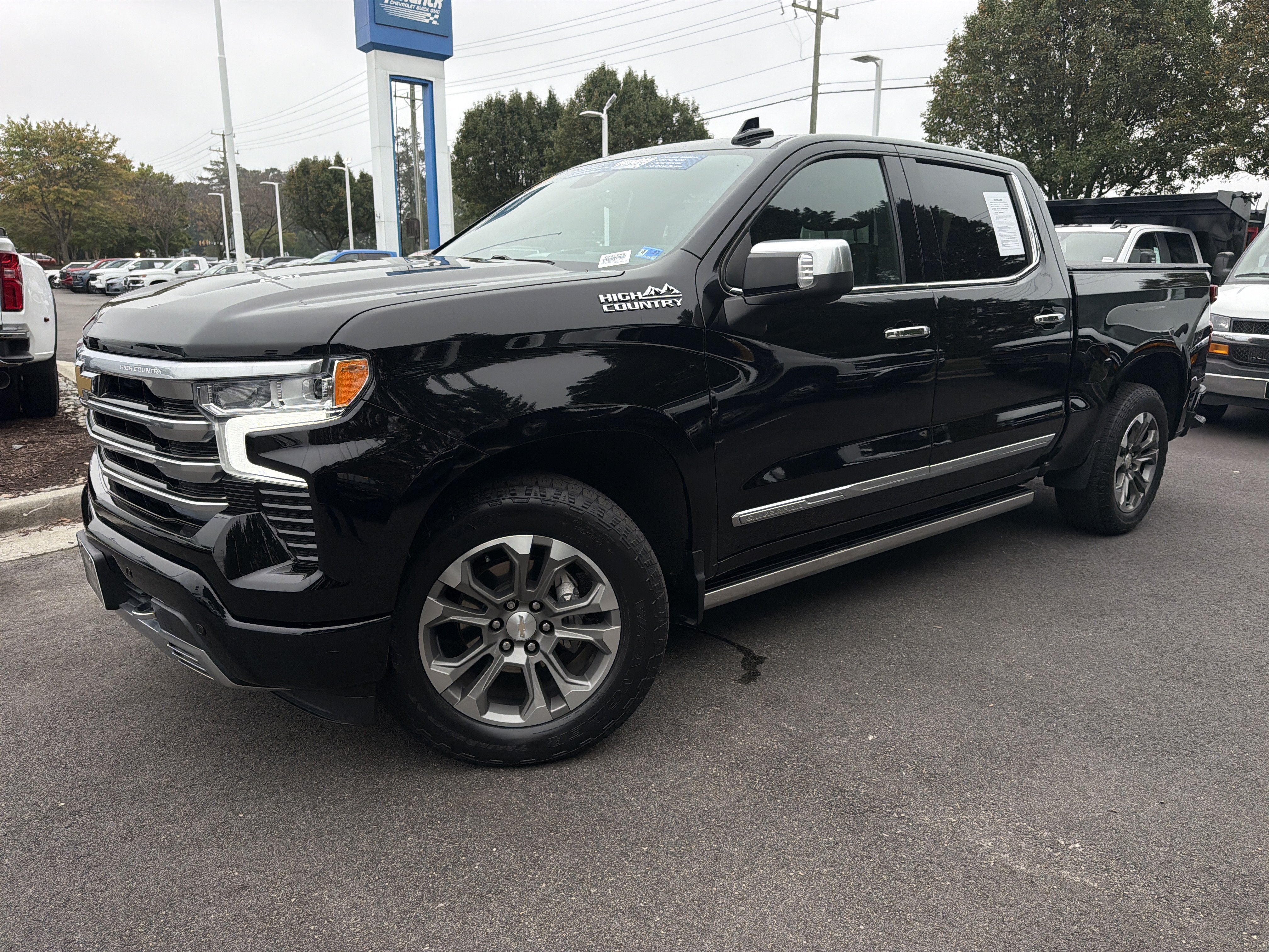 Used 2023 Chevrolet Silverado 1500 High Country w/ Technology Package AWD/4WD image 5