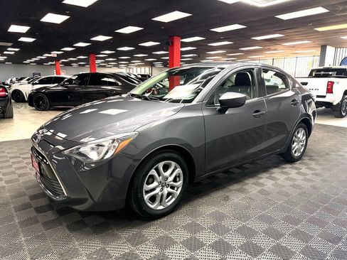 Used 2017 Toyota Yaris iA FWD image 8