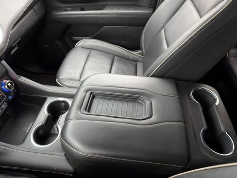 Used 2024 GMC Yukon SLT image 48