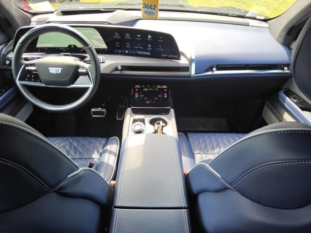 Used 2026 Cadillac Vistiq Premium Luxury w/ LPO, Floor Liner Package AWD/4WD image 2