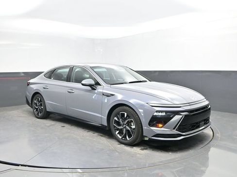 Used 2025 Hyundai Sonata SEL FWD image 4