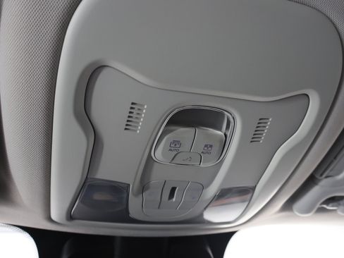 Used 2018 Jeep Renegade Trailhawk AWD/4WD image 56