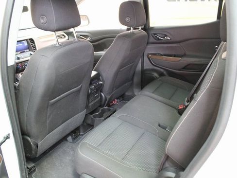 Used 2023 GMC Acadia SLE image 19