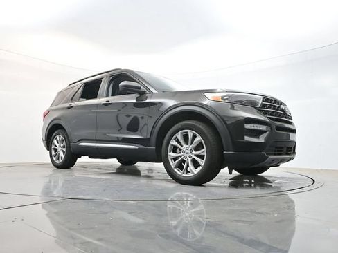 Used 2023 Ford Explorer XLT w/ Equipment Group 202A AWD/4WD image 17