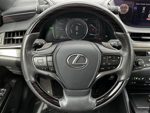 Used 2020 Lexus ES 300h w/ Premium Package image 11