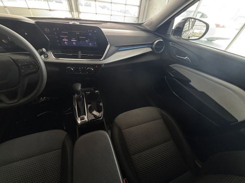 Used 2025 Chevrolet Trax LT image 35