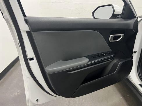 Used 2025 Kia K4 LXS image 20
