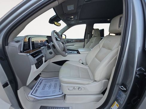 Used 2024 Cadillac Escalade Premium Luxury Platinum AWD/4WD image 9