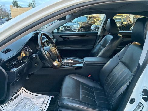 Used 2017 Lexus ES 300h w/ Luxury Package image 33