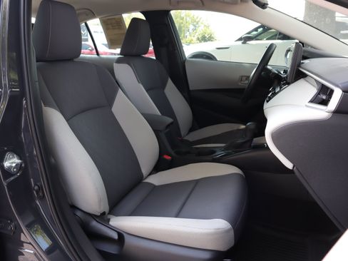 Used 2025 Toyota Corolla LE FWD image 29