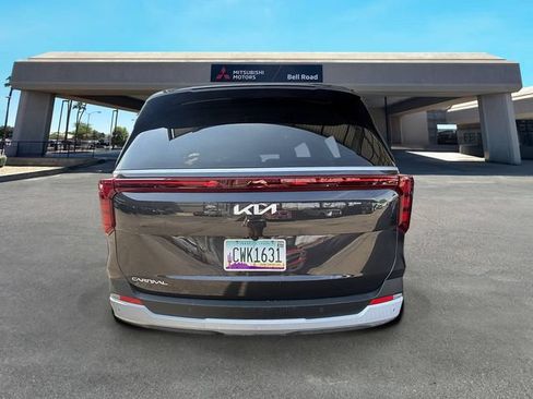 Used 2026 Kia Carnival FWD image 7