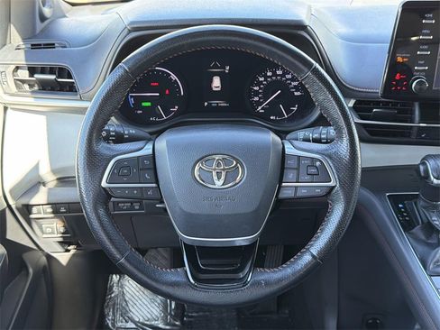 Used 2021 Toyota Sienna XSE w/ XSE Plus Package image 8