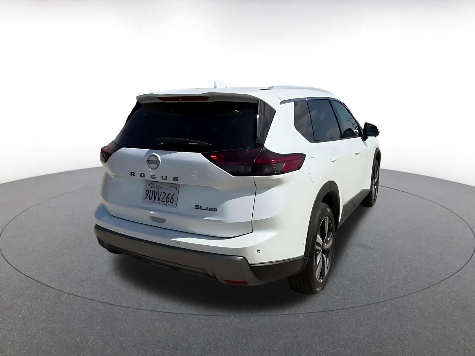 Used 2026 Nissan Rogue SL AWD/4WD image 13