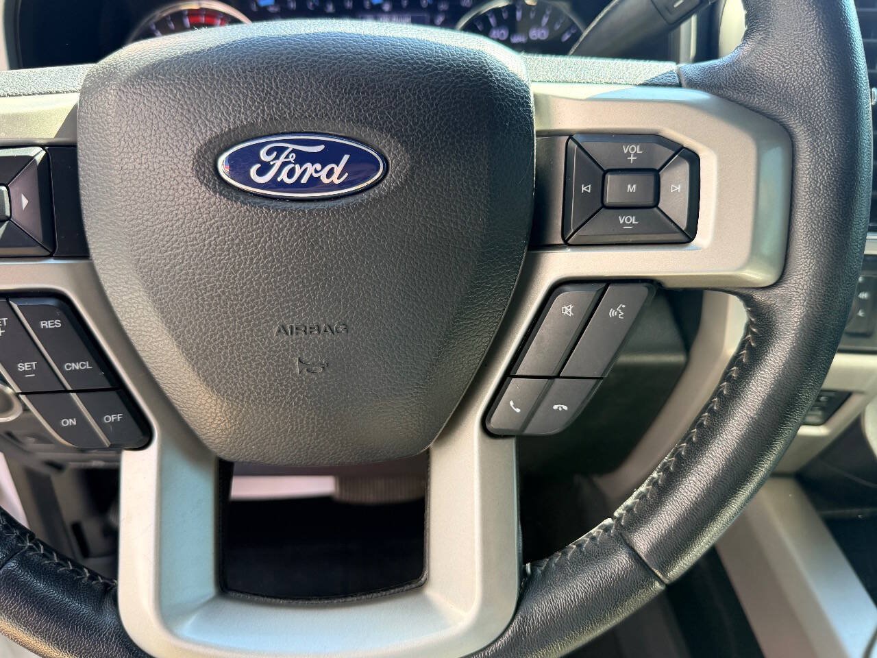 Used 2020 Ford F250 Lariat w/ Lariat Ultimate Package AWD/4WD image 28